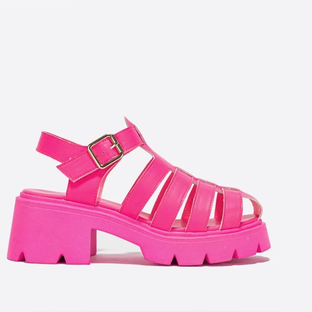 Brand NEW! 🩷 Never Worn Fisherman's Platform Sandal With Metal Buckle.